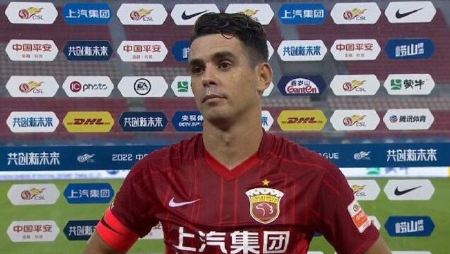 女人跪撅夹乳调教伺候主人